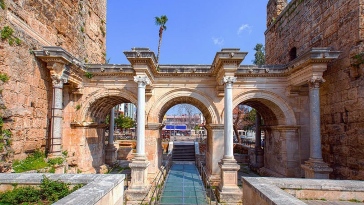 Antalya'nın Tarihi Güzellikleri: Hadrian Kapısı (Üç Kapılar)